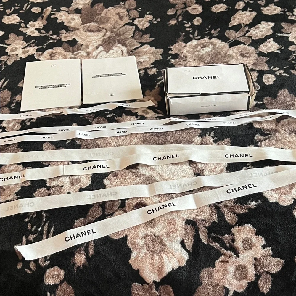 CHANEL White Branded Ribbon Set with Black Logo - Picture 1 of 1